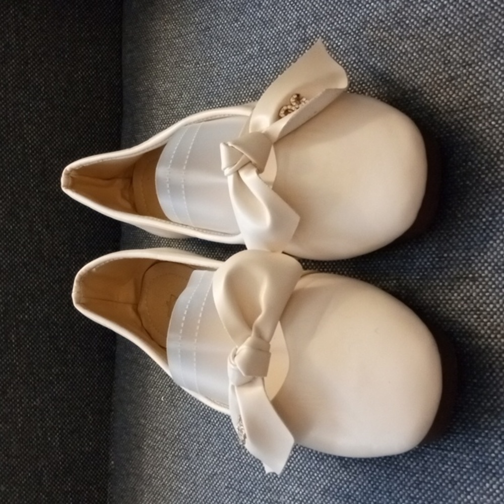 Cream colored flat with bows